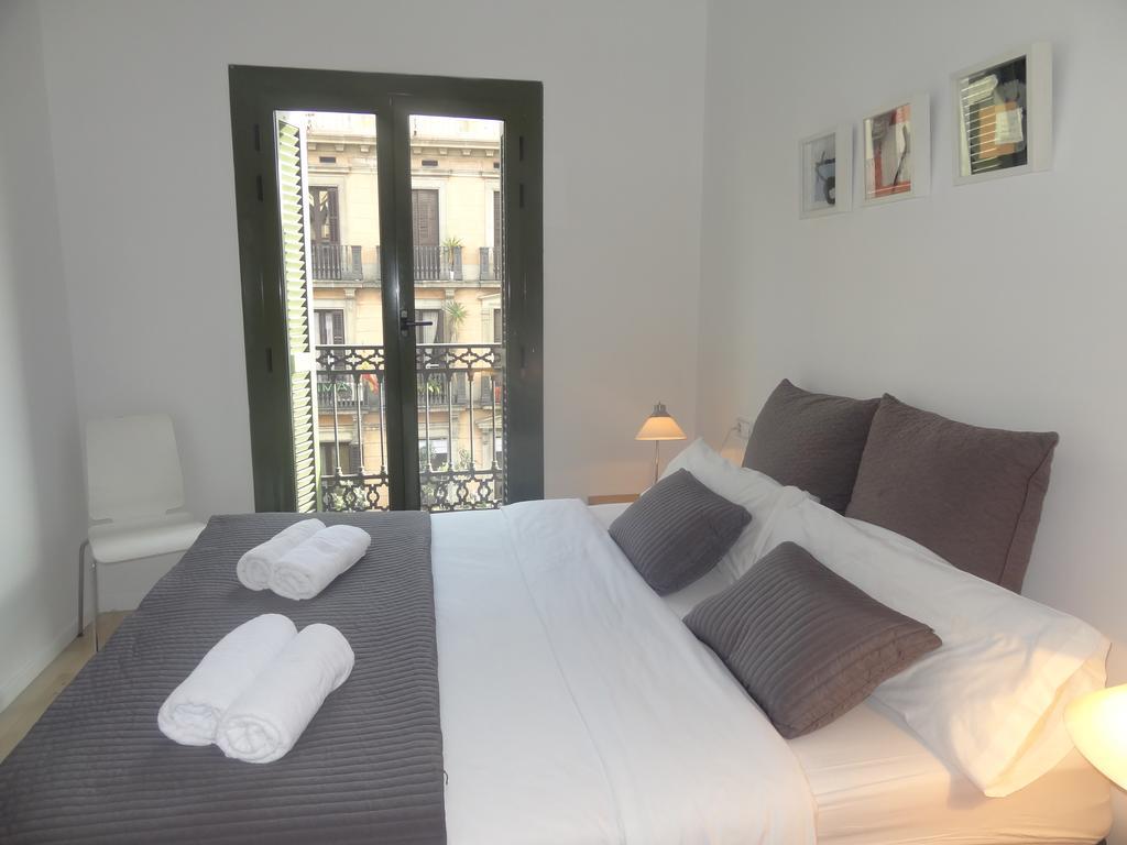 Plaza Catalunya City Center Apartments Barcelona Room photo